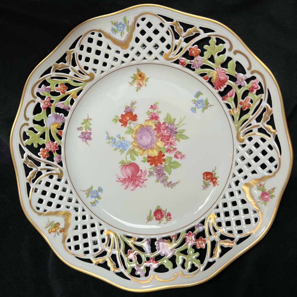Reticulated Porcelain Oscar de la Renta “Royale” Plate with Florals
